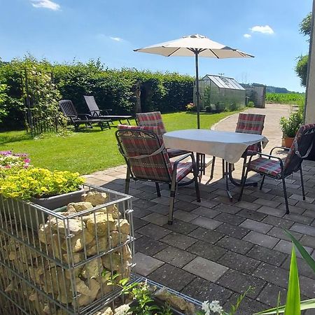 Ruhig Gelegene Ferienwohnung Im Gruenen Mit Terrasse Und Kleinem Garten Rotthalmuenster Extérieur photo