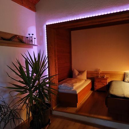 Ruhig Gelegene Ferienwohnung Im Gruenen Mit Terrasse Und Kleinem Garten Rotthalmuenster Extérieur photo