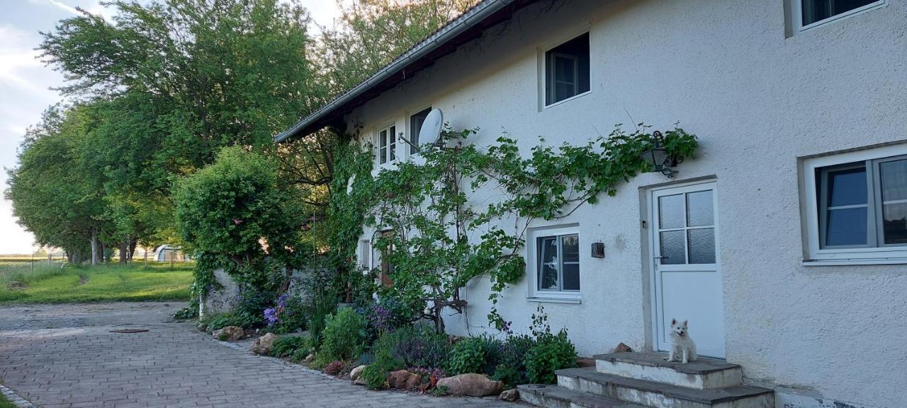 Ruhig Gelegene Ferienwohnung Im Gruenen Mit Terrasse Und Kleinem Garten Rotthalmuenster Extérieur photo