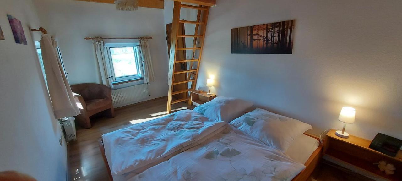 Ruhig Gelegene Ferienwohnung Im Gruenen Mit Terrasse Und Kleinem Garten Rotthalmuenster Extérieur photo