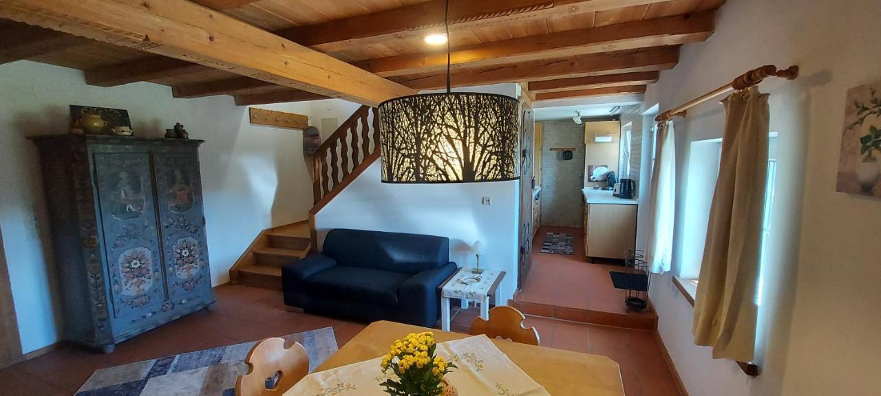 Ruhig Gelegene Ferienwohnung Im Gruenen Mit Terrasse Und Kleinem Garten Rotthalmuenster Extérieur photo