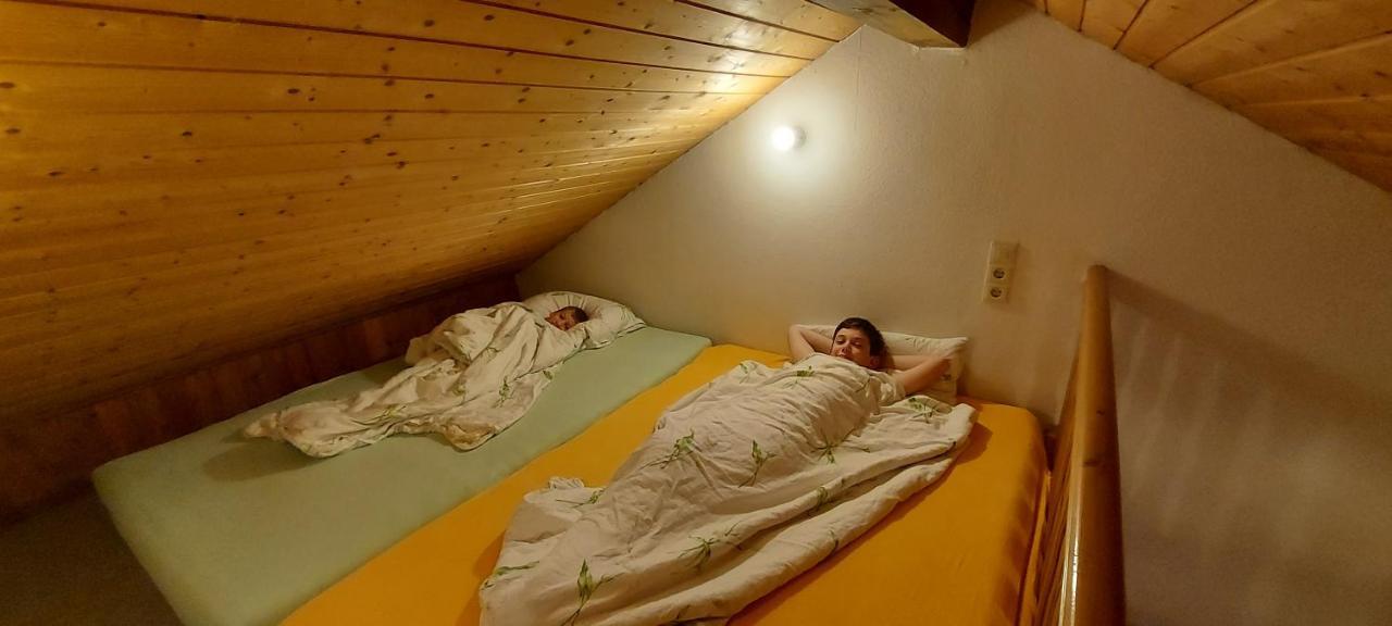 Ruhig Gelegene Ferienwohnung Im Gruenen Mit Terrasse Und Kleinem Garten Rotthalmuenster Extérieur photo