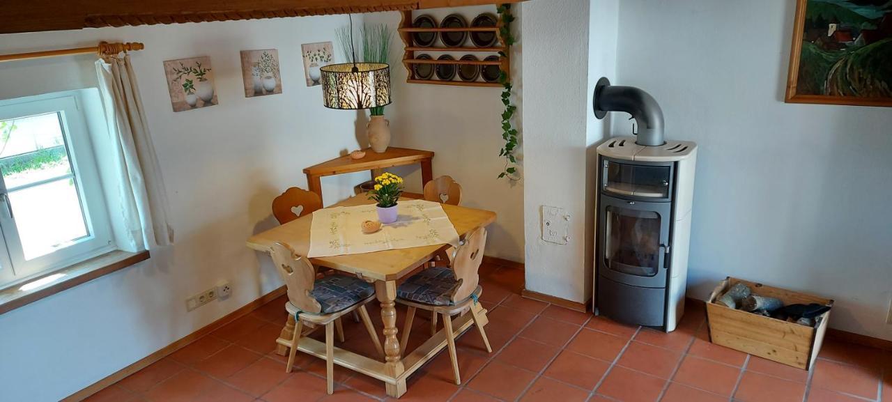 Ruhig Gelegene Ferienwohnung Im Gruenen Mit Terrasse Und Kleinem Garten Rotthalmuenster Extérieur photo