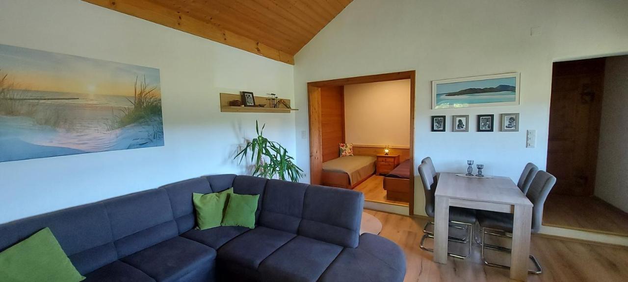 Ruhig Gelegene Ferienwohnung Im Gruenen Mit Terrasse Und Kleinem Garten Rotthalmuenster Extérieur photo