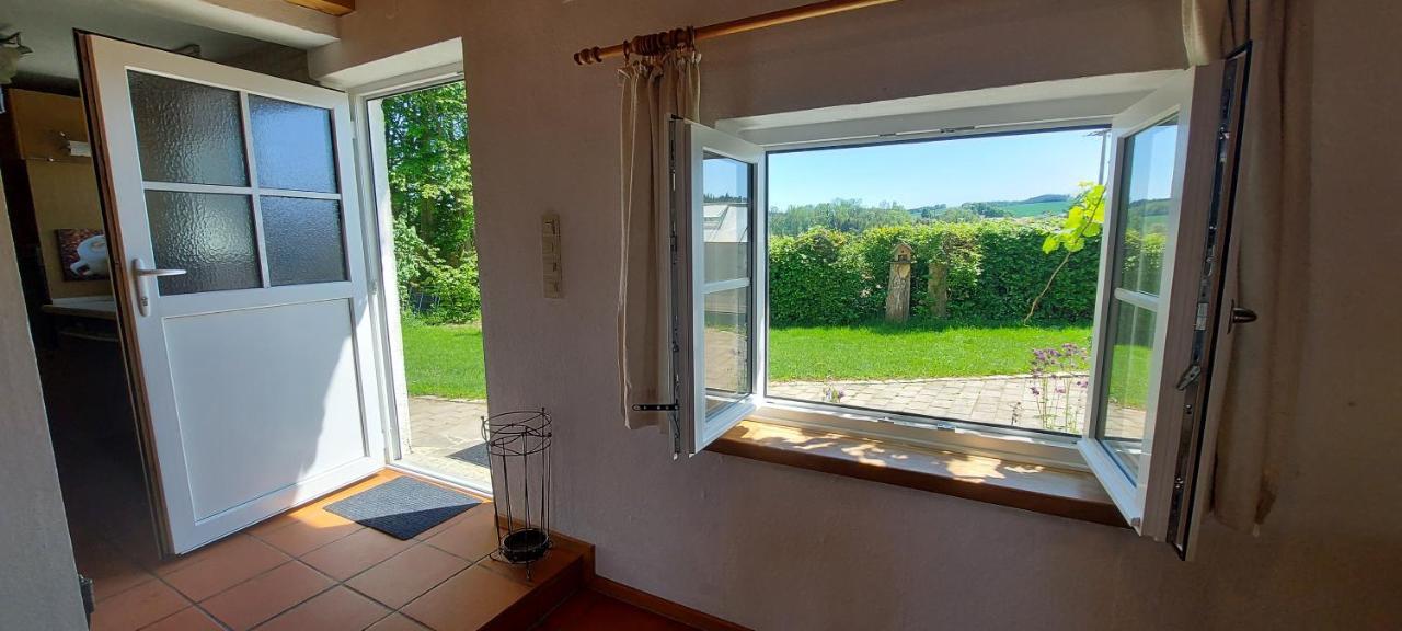 Ruhig Gelegene Ferienwohnung Im Gruenen Mit Terrasse Und Kleinem Garten Rotthalmuenster Extérieur photo