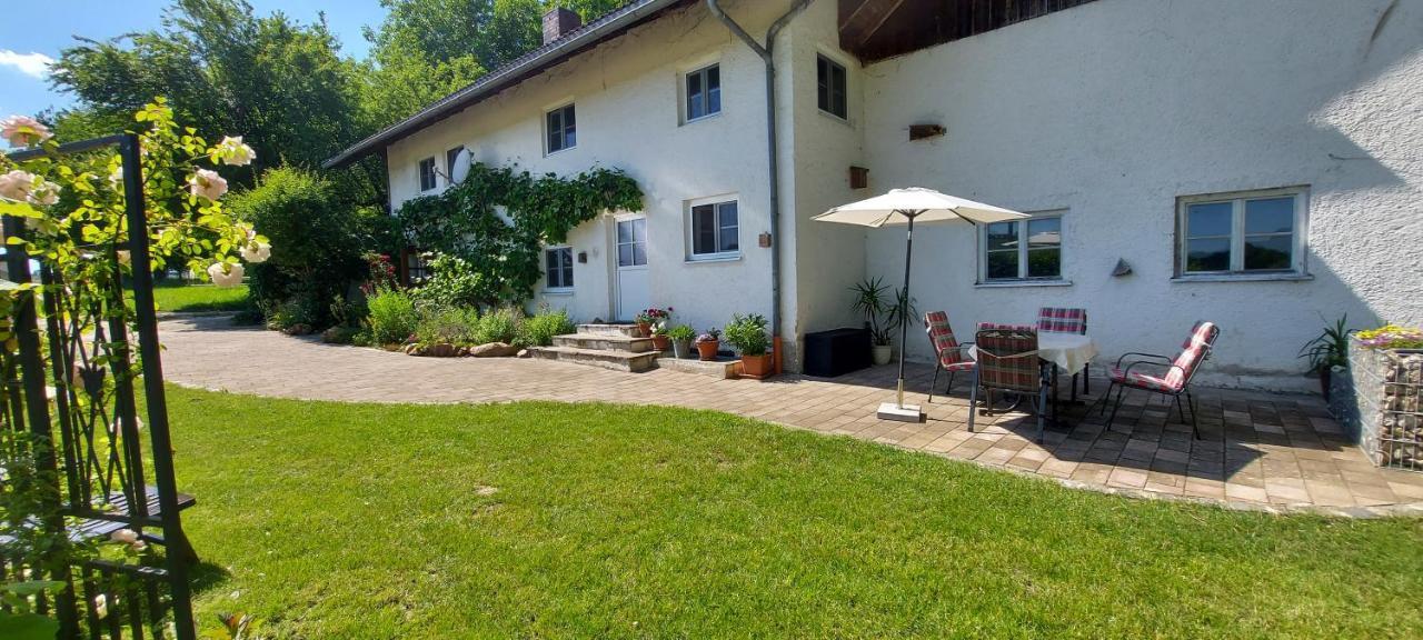 Ruhig Gelegene Ferienwohnung Im Gruenen Mit Terrasse Und Kleinem Garten Rotthalmuenster Extérieur photo