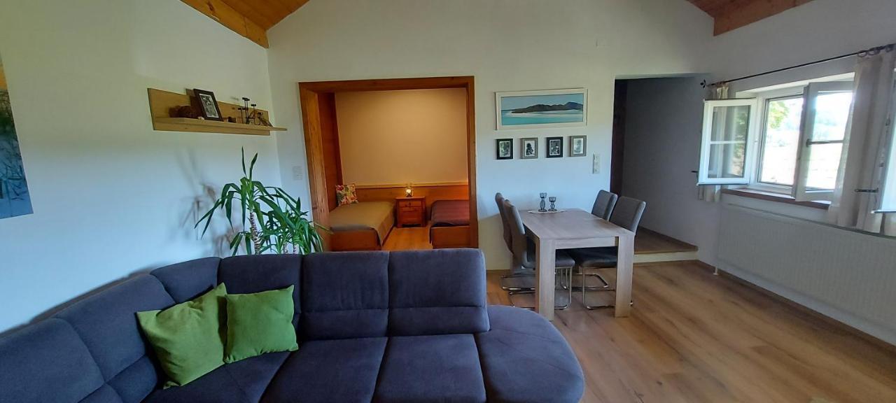 Ruhig Gelegene Ferienwohnung Im Gruenen Mit Terrasse Und Kleinem Garten Rotthalmuenster Extérieur photo